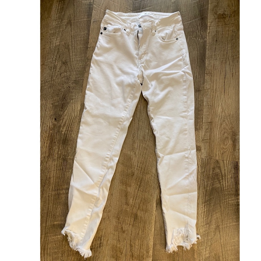 White slant ankle jeans